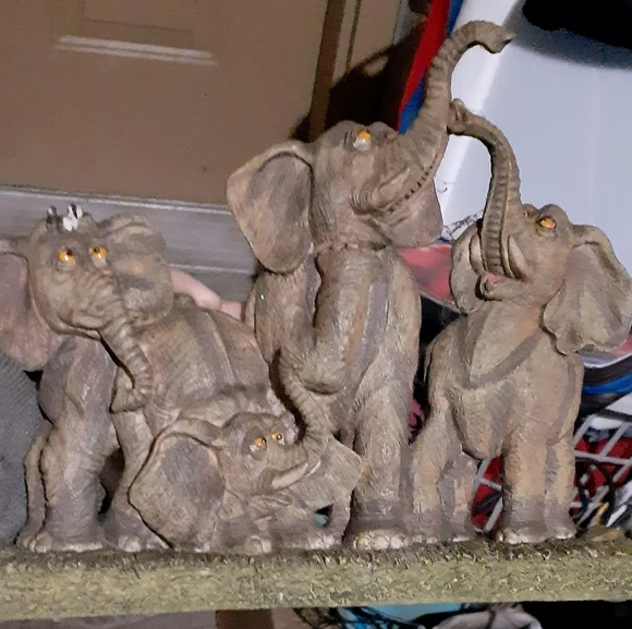 elephant figurine - Picture 1 of 4